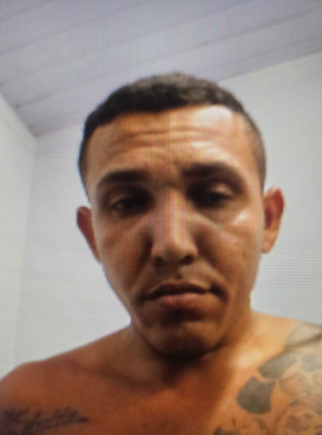 Homem é procurado por roubo em ponto de táxi no bairro Flores