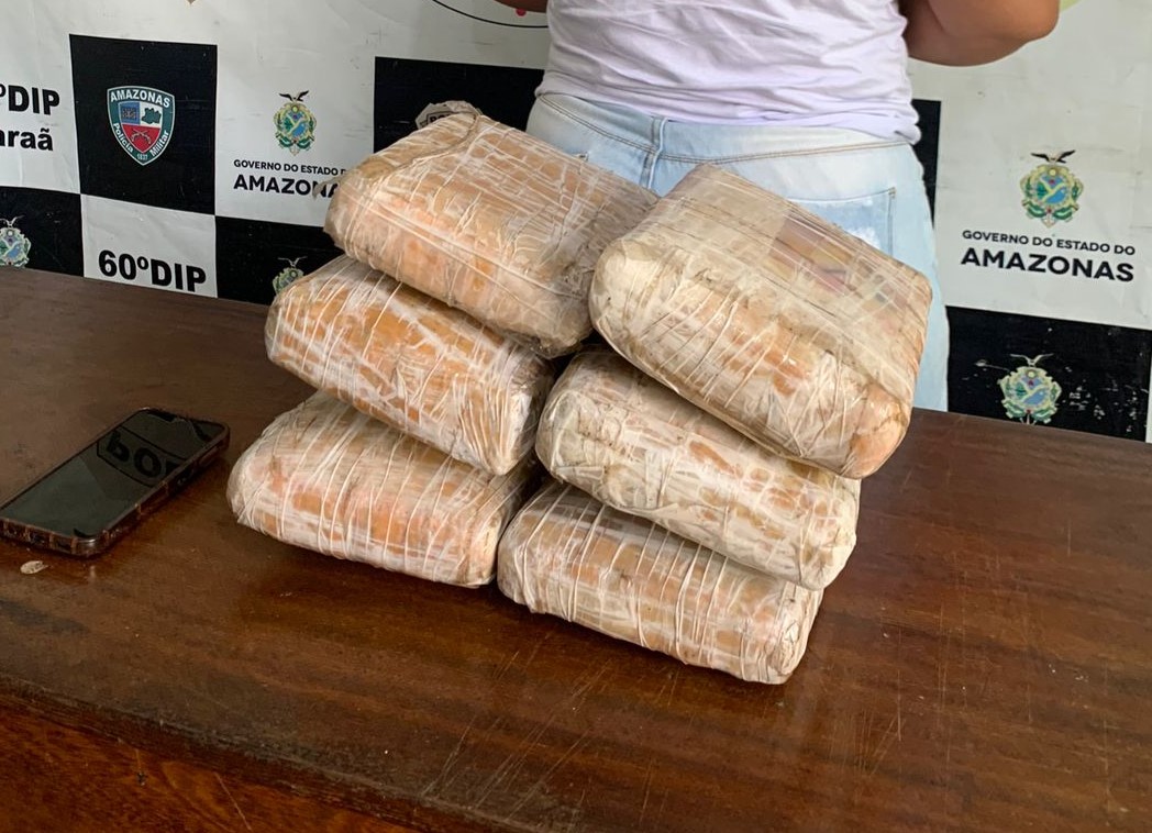 Mulher é presa com 6,8 quilos de drogas no porto de Maraã