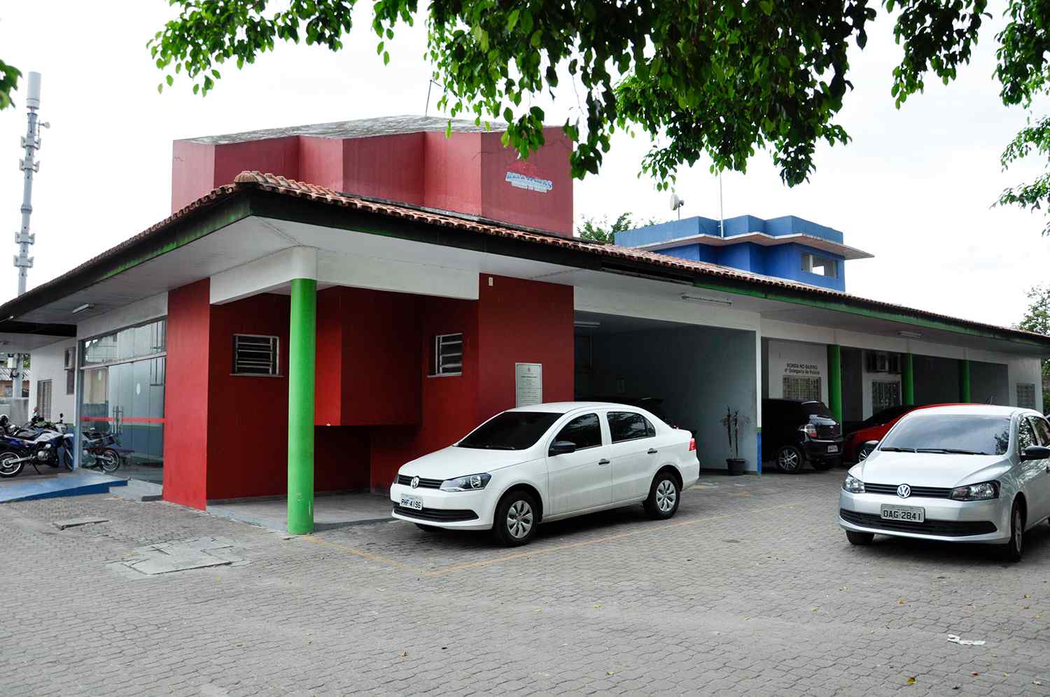 Trio é preso por roubos a postos de combustíveis no Distrito Industrial