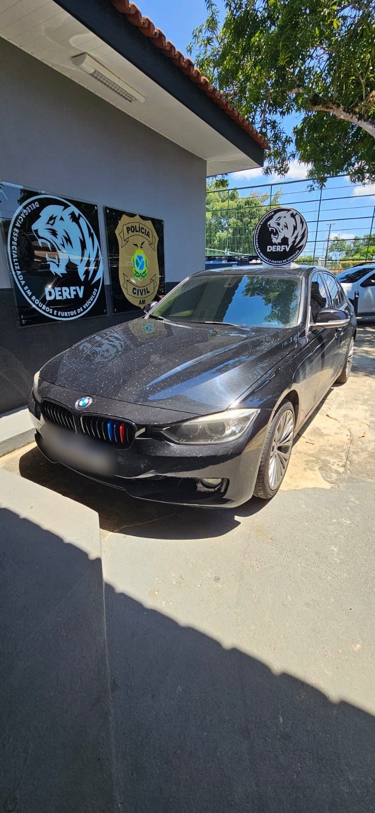 Homem é preso dirigindo BMW roubada com placa clonada em Manaus