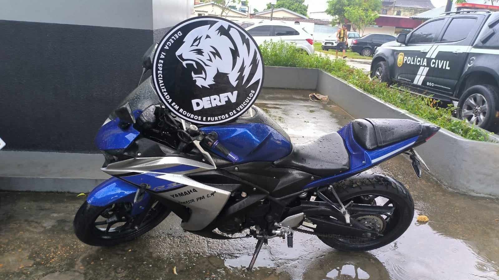 Homem é preso após tentar vender motocicleta roubada em site em Manaus
