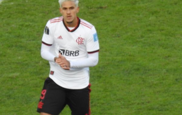 Pedro vê nome no mercado enquanto minutos despencam no Fla de Sampaoli