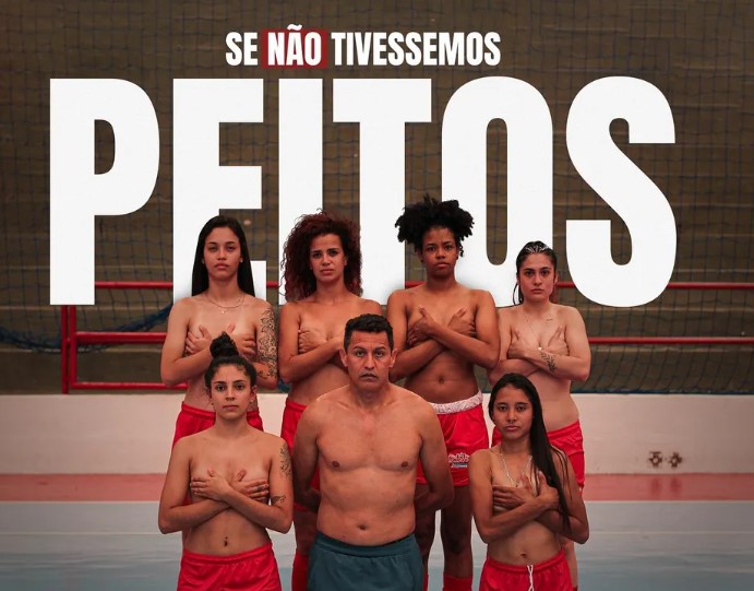 No Dia da Mulher, jogadoras de time do Paraná 'tiram a camisa' em protesto