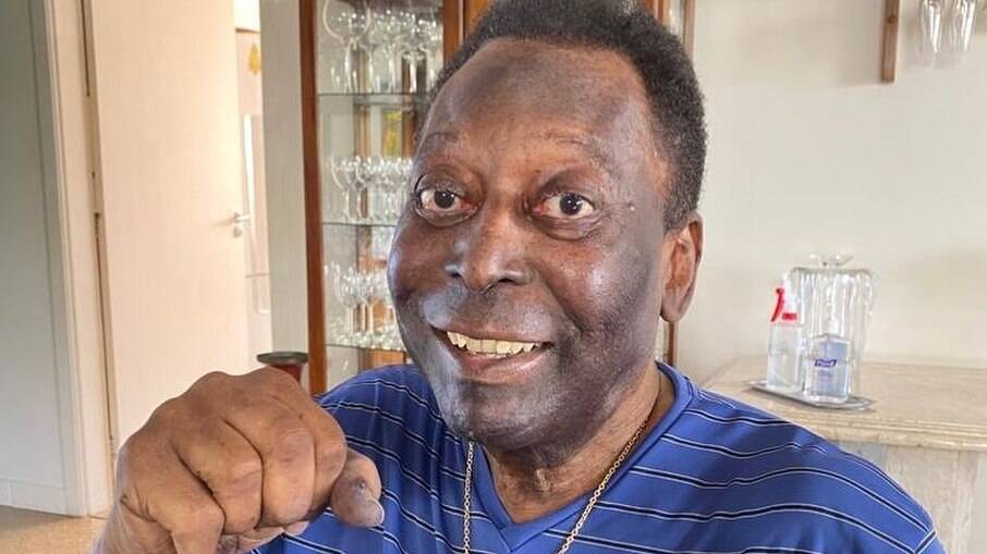 'Estou forte, com muita esperança', tranquiliza Pelé sobre saúde