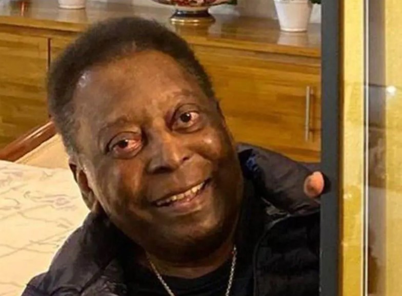 Pelé é homenageado nos gramados virtuais pelo game 'Fifa 23'