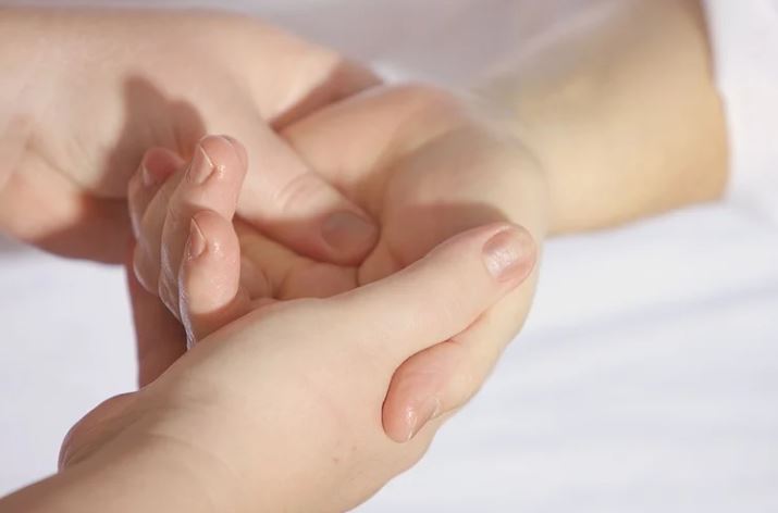 Entidade lança guia sobre lesões na pele após contaminação por Covid