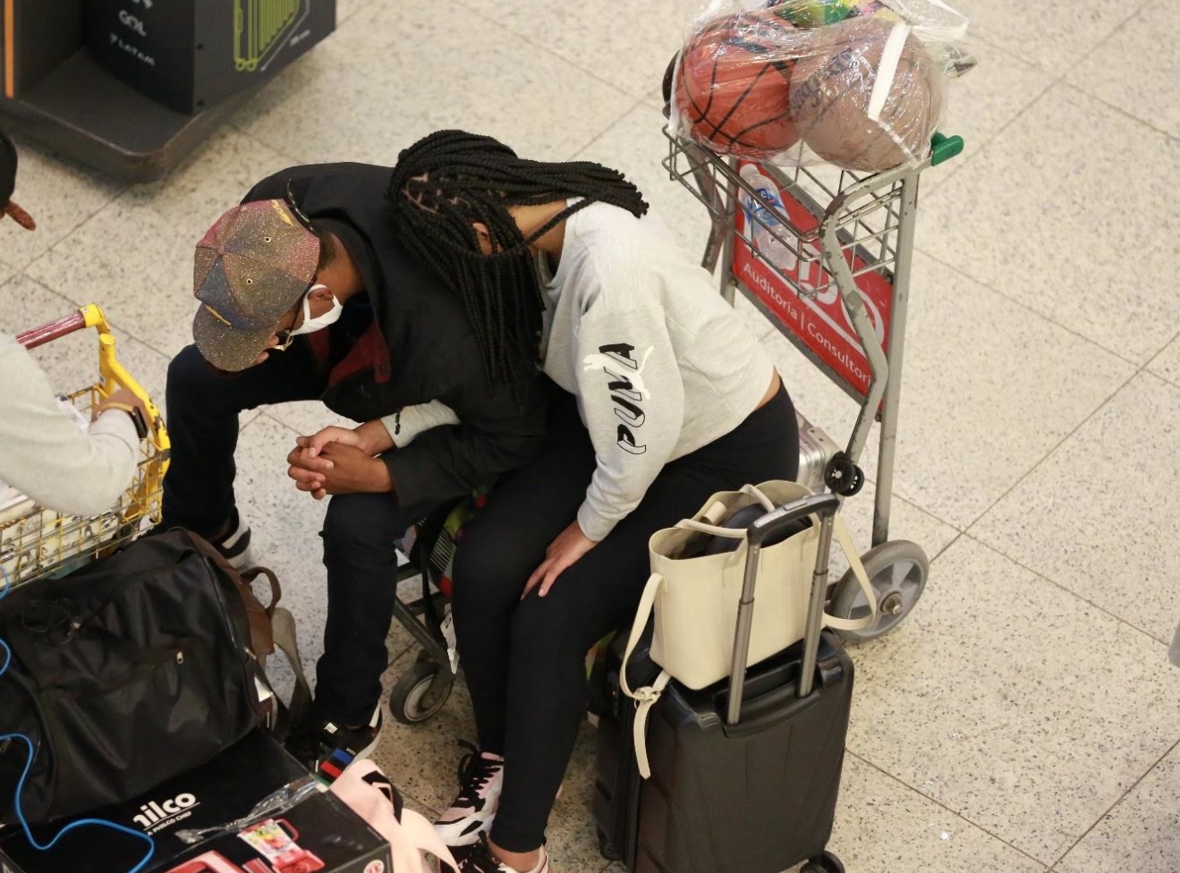 Noiva de Lucas Penteado nega traição a ex-bbb e rebate críticas