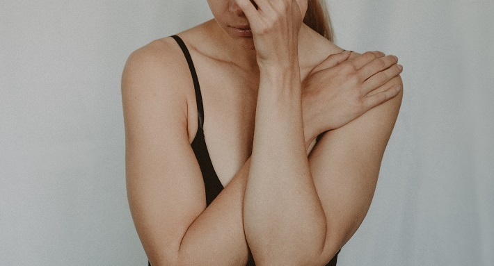 Homem que deu beijo forçado deve indenizar vítima em R$ 8 mil