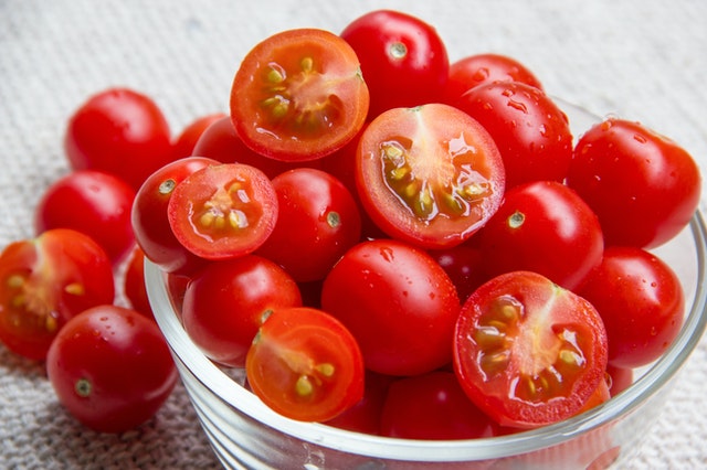 Não comer sementes de tomate e goiaba realmente evita apendicite?