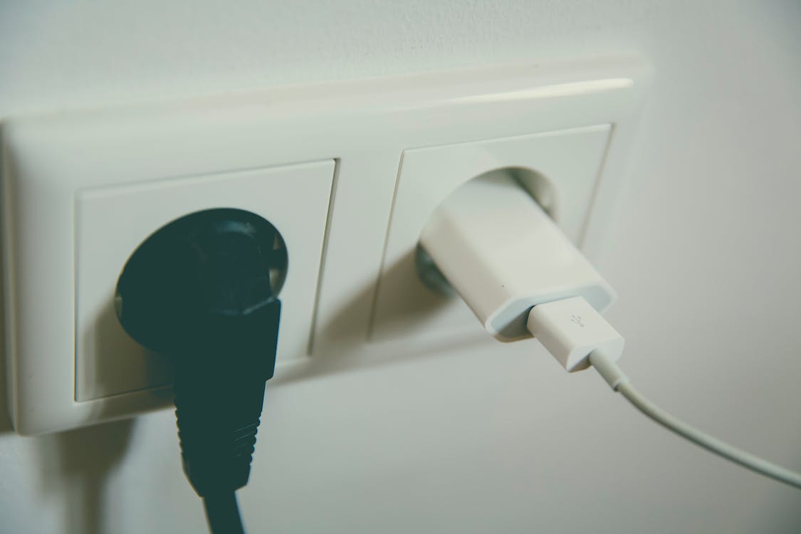 Mais de 10 bairros de Manaus ficam sem energia neste sábado; Confira lista