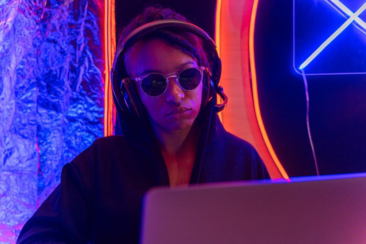 Entediado? Ficar 'preso' nos vídeos nas redes sociais pode te deixar ainda pior, diz estudo