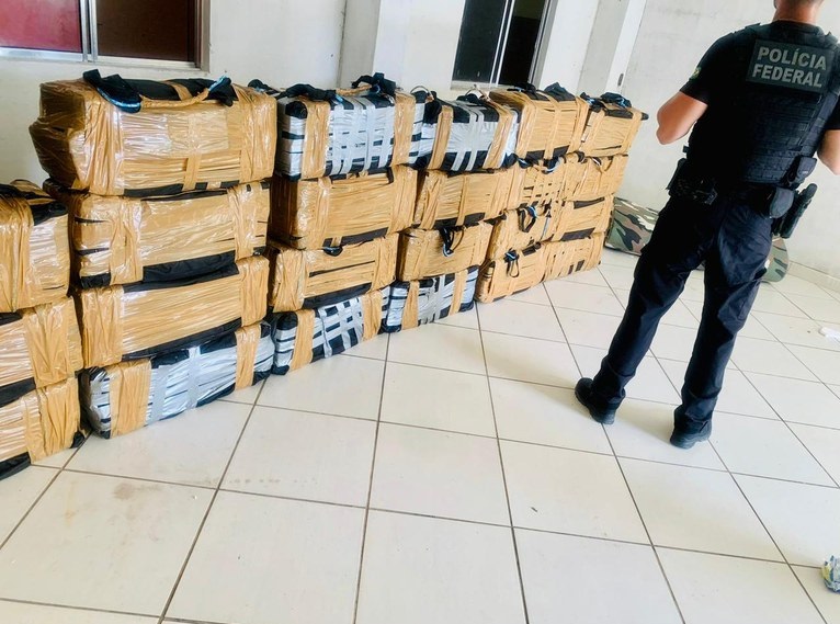 PF apreende 700 kg de cocaína que seriam transportados em cascos de navios