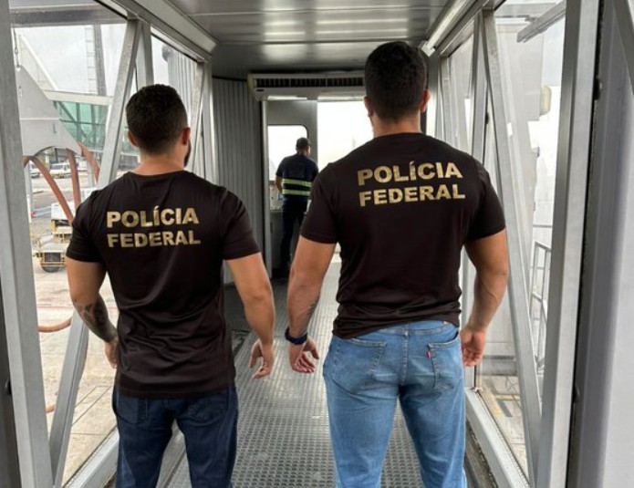 Foragidos por assassinato e tráfico são presos no aeroporto de Manaus