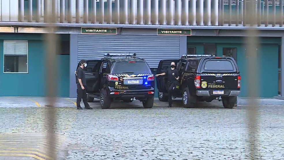 Polícia Federal investiga vacinação ilegal de empresários do transporte