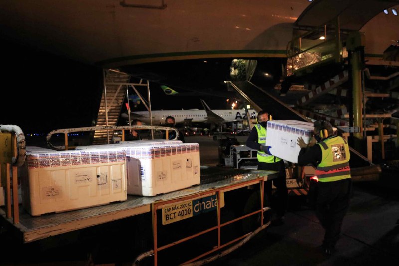 Amazonas recebe mais de 63 mil doses de vacina contra Covid-19 