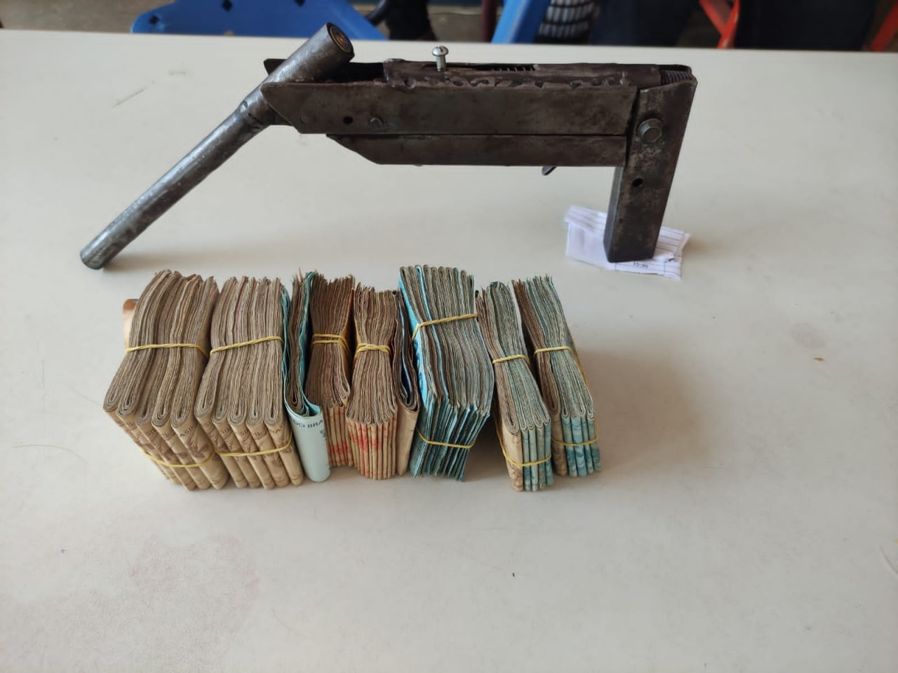 Trio é preso após roubar R$ 33 mil de estabelecimento comercial no Amazonas