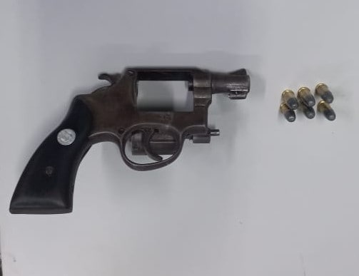 Homem é preso com arma em bar no Novo Aleixo, em Manaus 