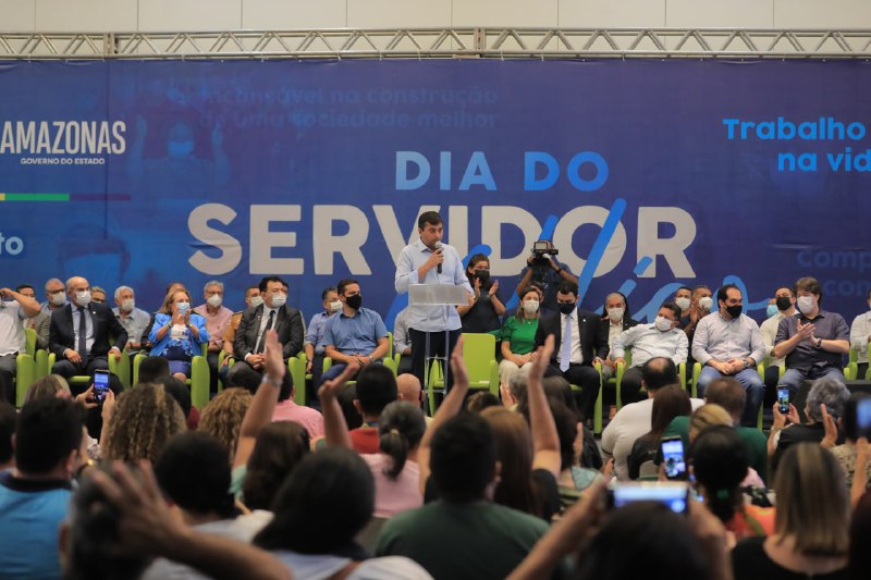 Governador do Amazonas anuncia aumento de salário para 70 mil servidores 
