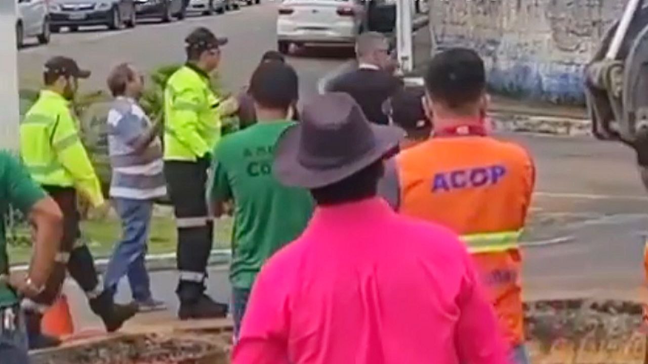 Agente de trânsito é agredido por motorista em avenida de Manaus; vídeo