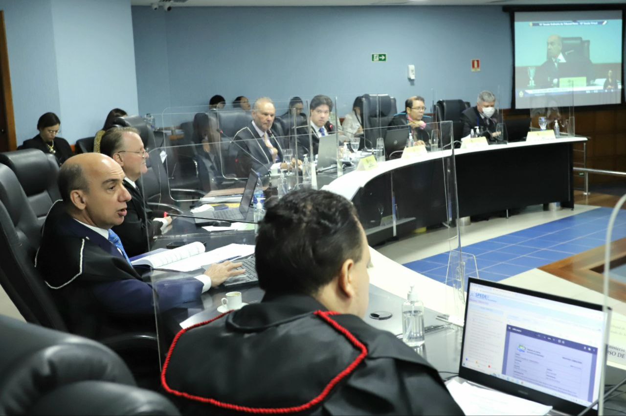 Pleno do TCE-AM multa ex-presidente da Câmara de Beruri em R$ 14 mil