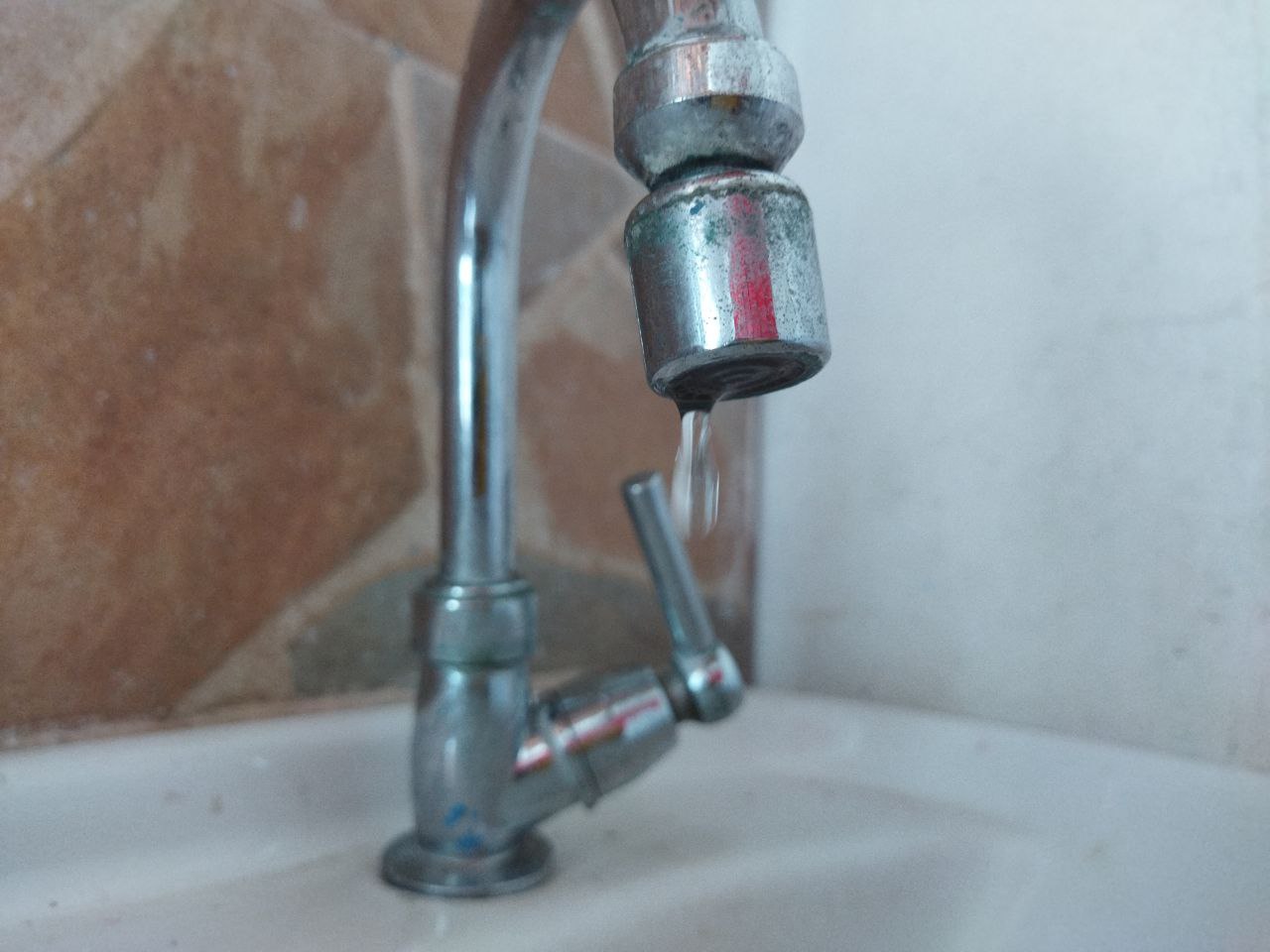 Bairros de Manaus ficam sem água após queda de energia; veja lista