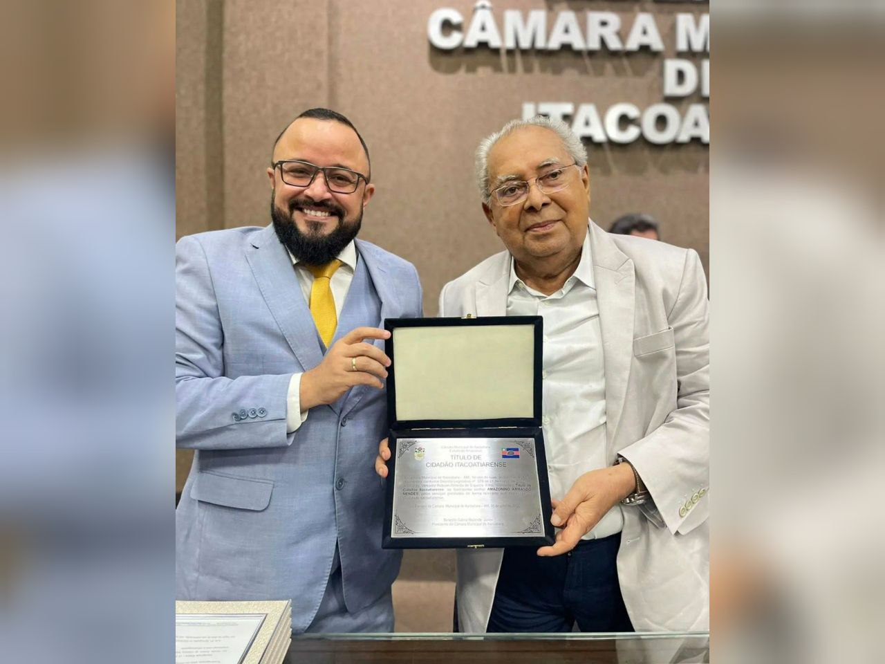 Amazonino Mendes recebe título de Cidadão Itacoatiarense 