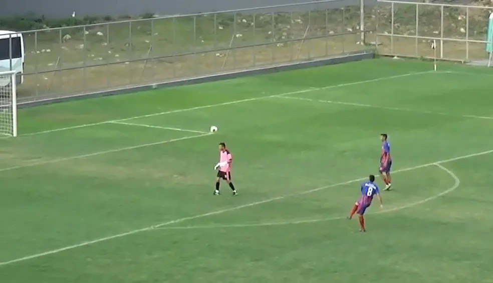 Jogador faz gol contra de propósito aos 44 do segundo tempo em Manaus; vídeo