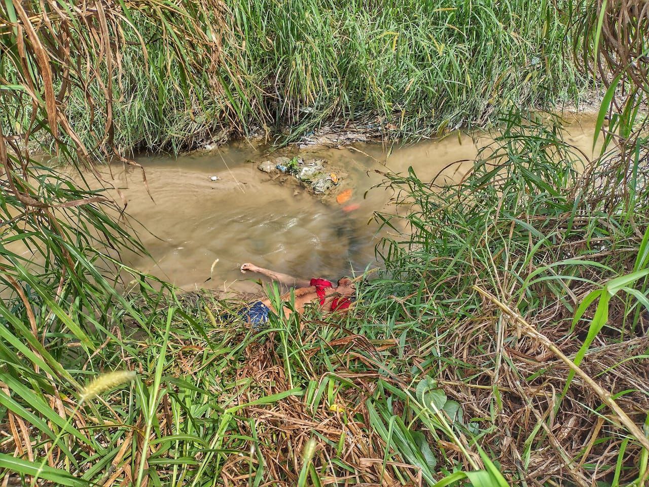 Moradores ouvem tiros e encontram corpo de homem em igarapé de Manaus