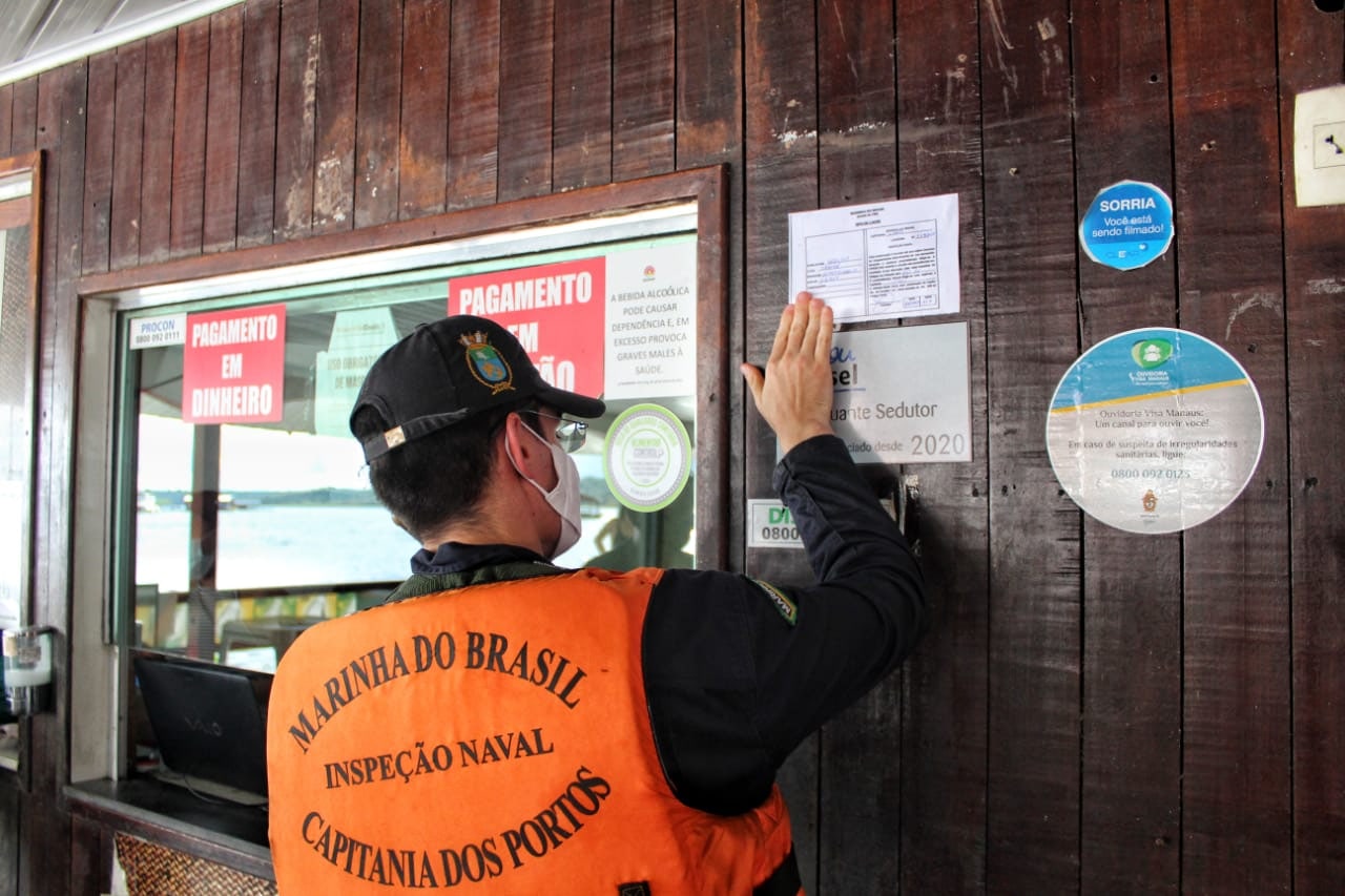 Flutuantes em Manaus são autuados durante fiscalização neste domingo