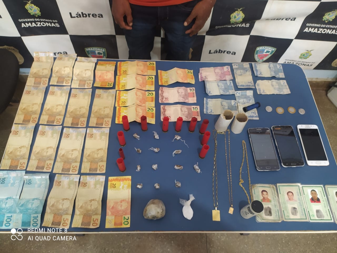 Após denúncia, homem é preso com drogas, dinheiro e munições no Amazonas