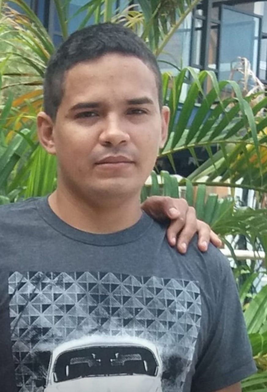 Jovem com esquizofrenia desaparece ao sair de casa em Manaus 