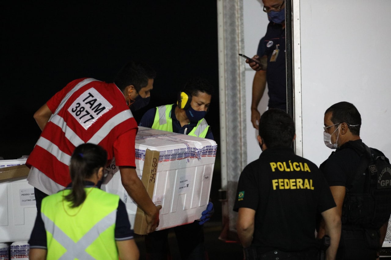 Amazonas recebe 64.700 doses de vacina contra a covid-19 