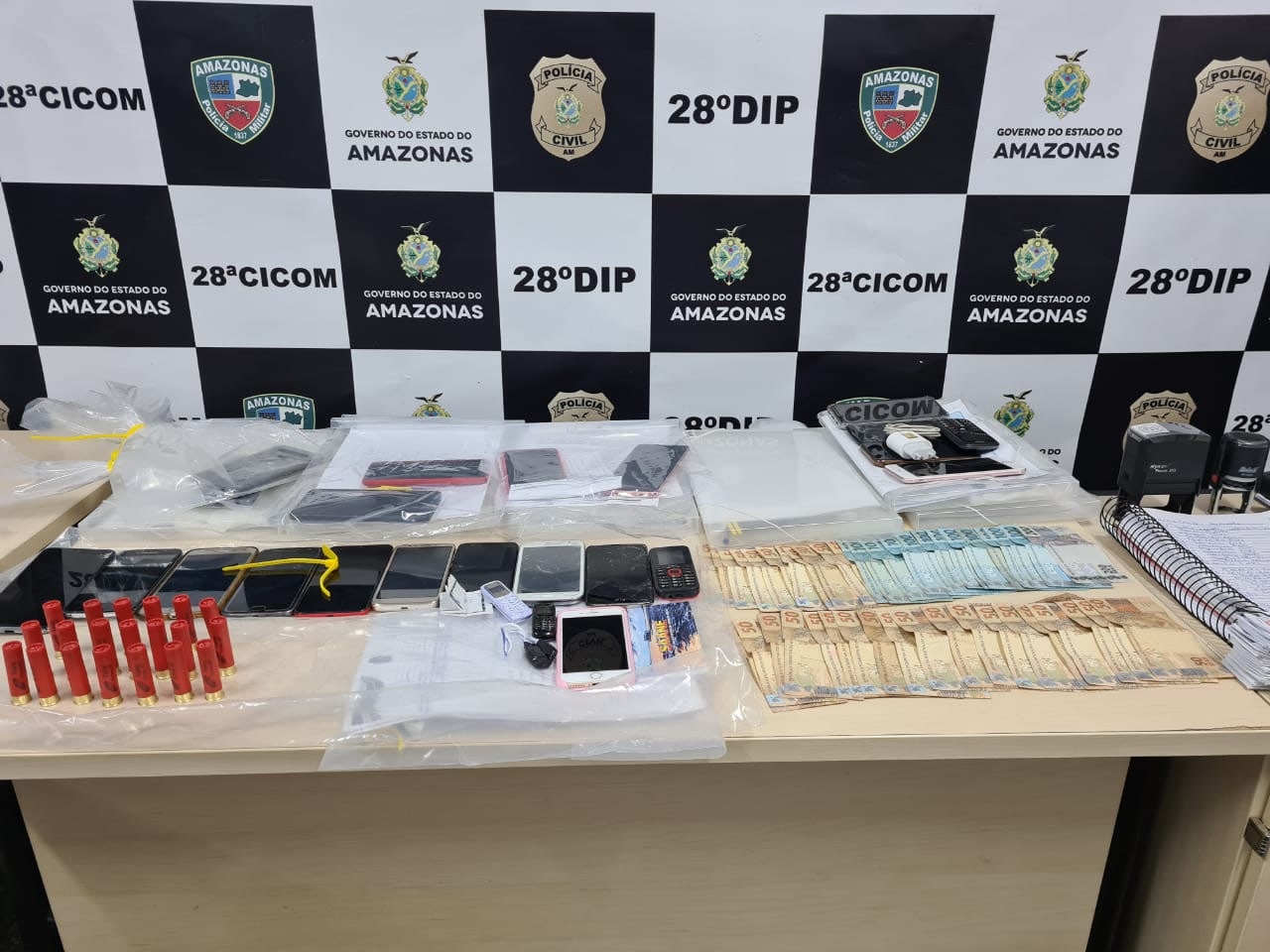 Homem é preso e dinheiro e munições apreendidos durante operação em Manaus 