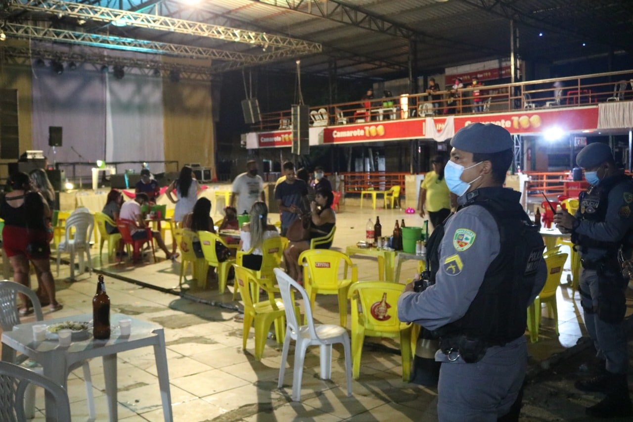 'Cidadeokê' é autuado por aglomeração e descumprimento de decreto em Manaus