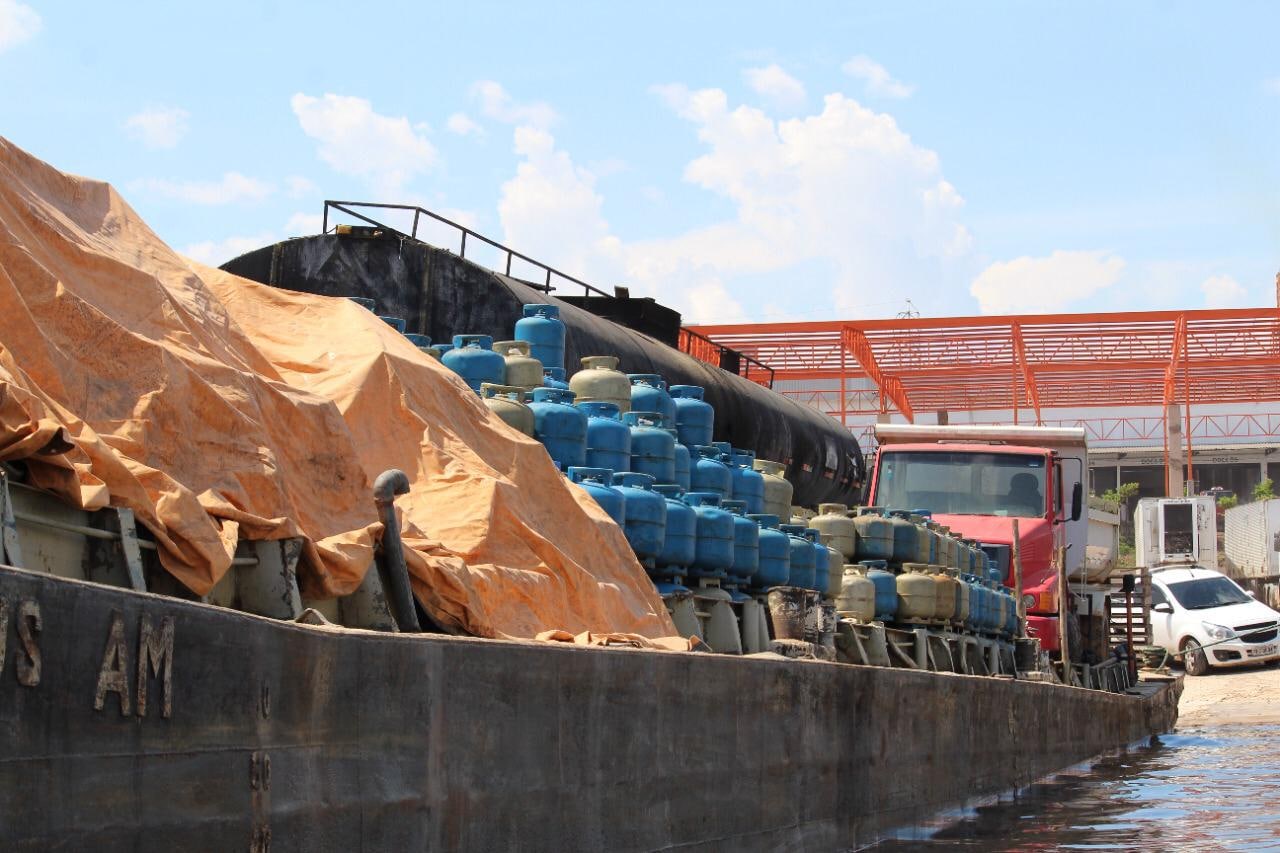 Carga ilegal com mais de 5 mil botijas de gás é apreendida em Manaus