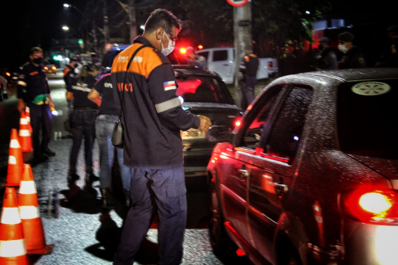 Homem com tornozeleira desligada é preso durante operação em Manaus