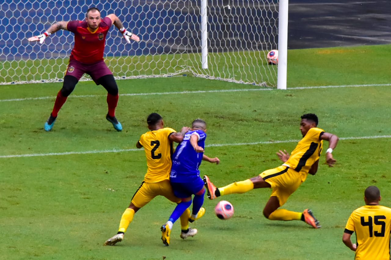 Amazonas F.C vence Nacional-AM por 2 a 1 na reestreia do Barezão