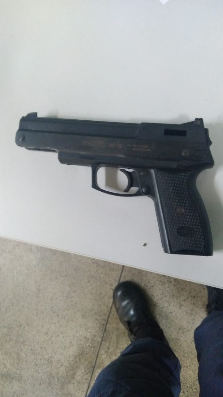 Homem armado no Centro de Manaus é detido pela polícia