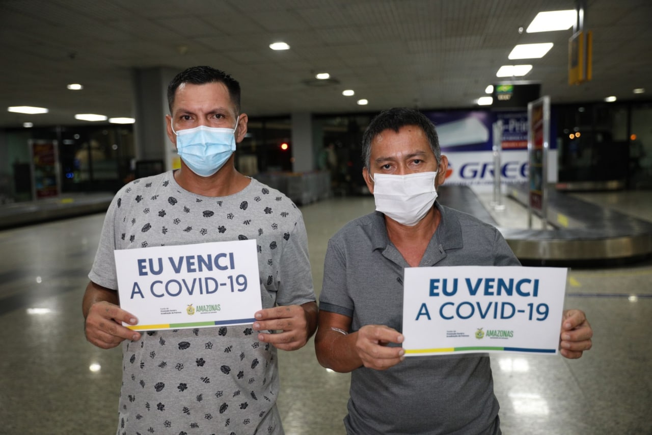 Curados da Covid-19, dois pacientes retornam para Manaus
