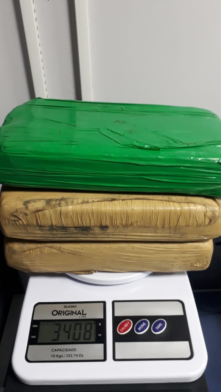 Mais de 3 kg de drogas são apreendidos em lixeira de embarcação no Amazonas