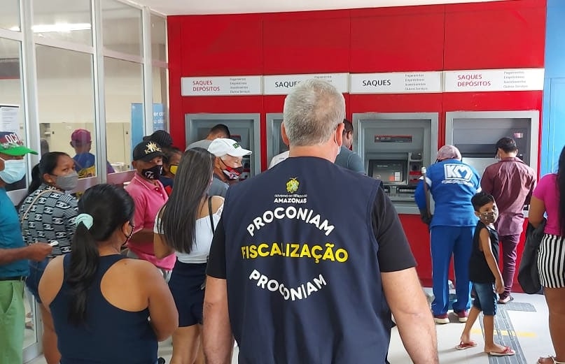 Agências bancárias e postos de combustível são autuados no Amazonas