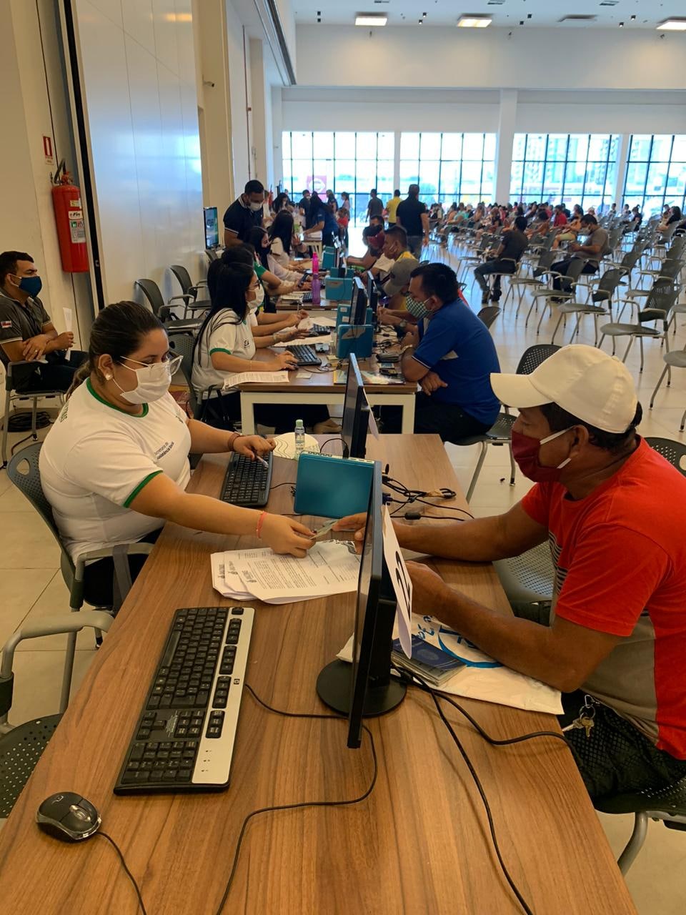 Famílias do Monte Horebe recebem 16ª parcela do Bolsa Moradia