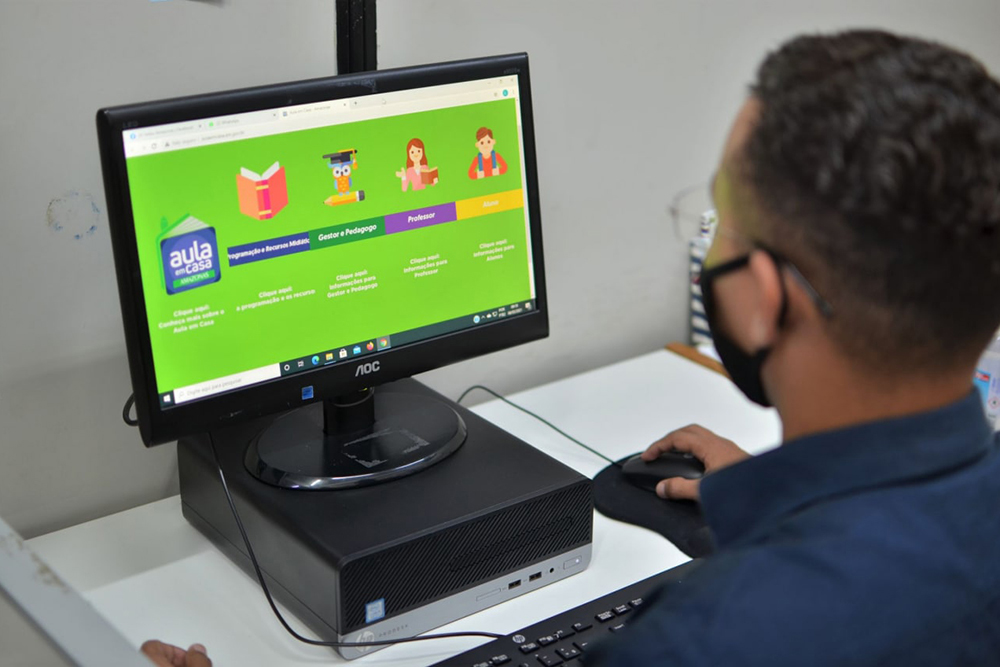Pais tem até dia 31 para atualizar cadastro de alunos da Semed em Manaus