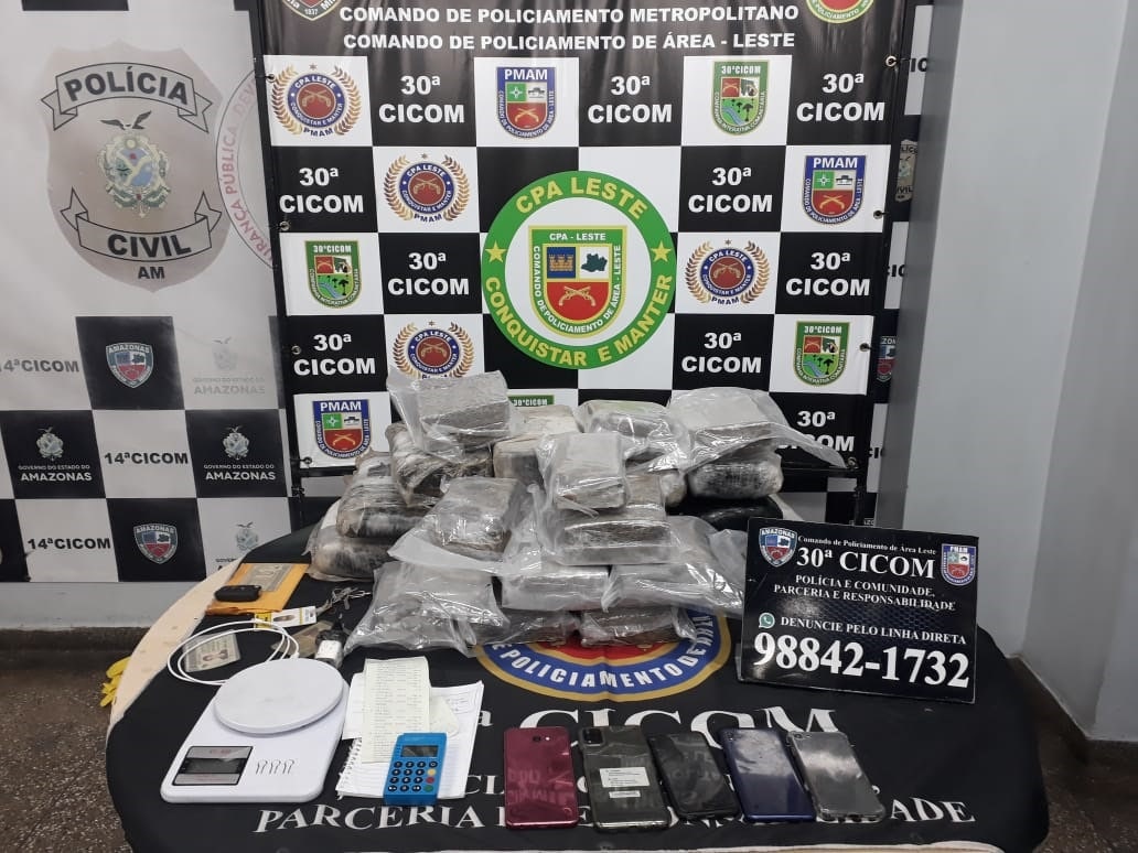 Trio é preso com 31 kg de drogas dentro de casa em Manaus 