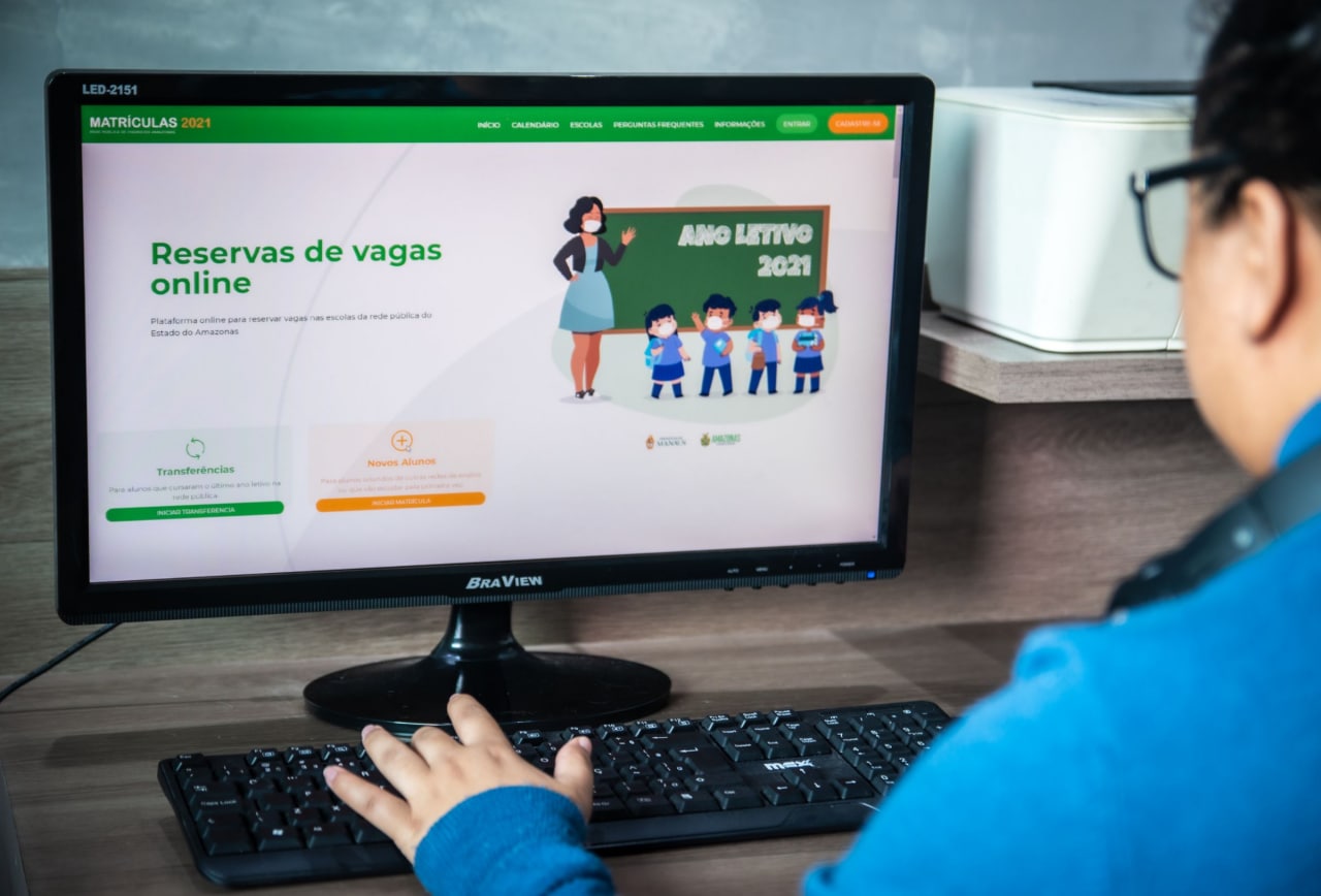 Seduc abre postos de matrículas no Amazonas para alunos retardatários