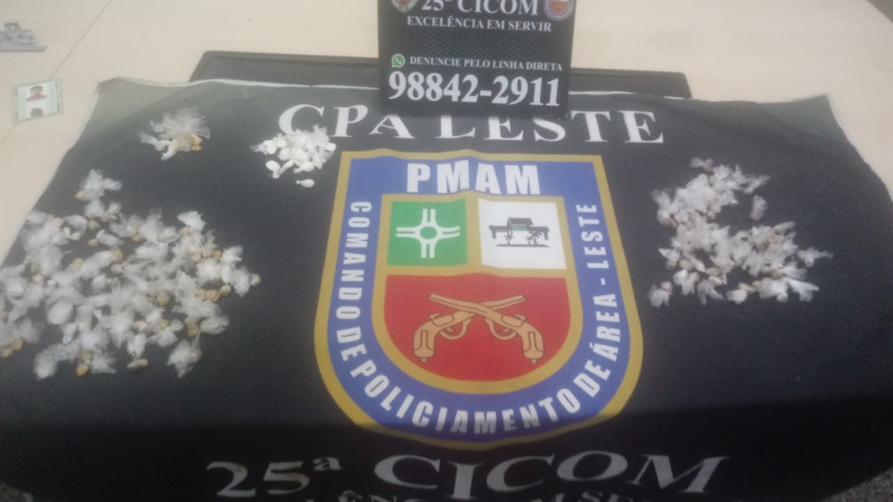 Dupla é presa com mais de 200 porções de drogas na zona Leste de Manaus 
