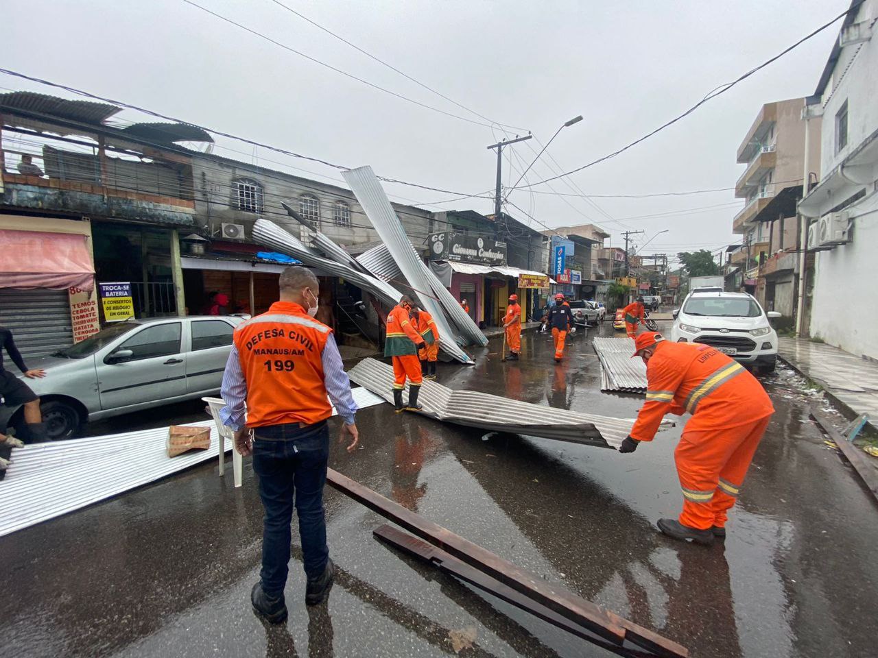 Mais de 100 famílias de Manaus tiveram prejuízos devido temporal