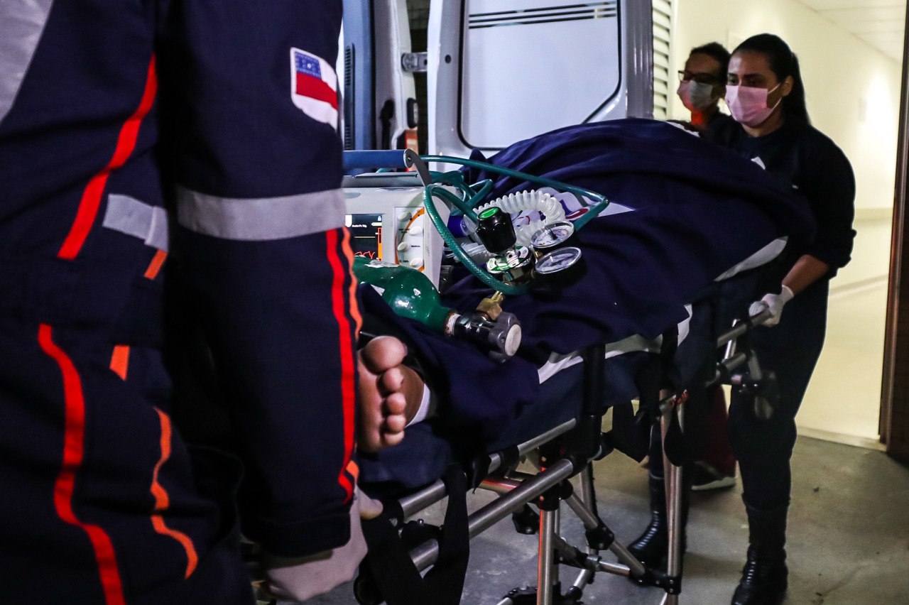 Pacientes com Covid-19 de Rondônia desembarcam em Manaus 