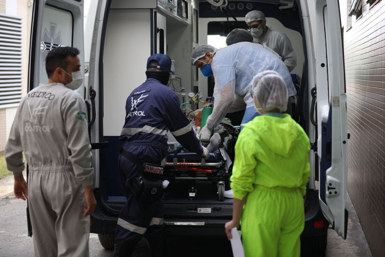 Três pacientes com Covid-19 do Acre são transferidos para Manaus 