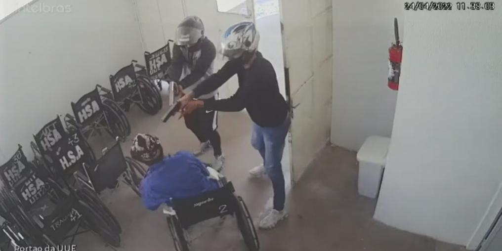 Paciente é executado a tiros na frente da equipe médica; Vídeo